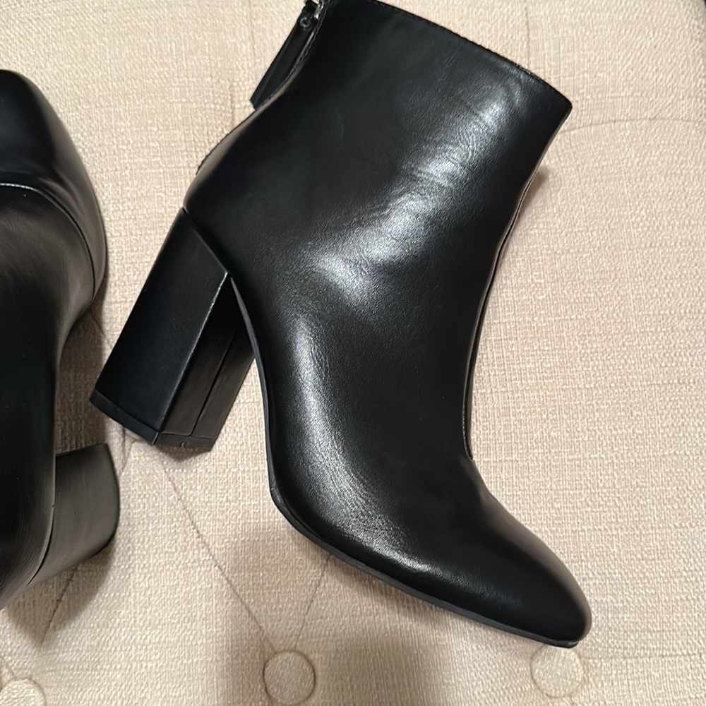Blk booties - Picture 4 of 5